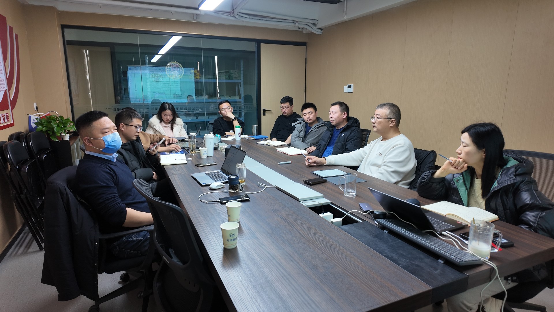 20250206卜總業(yè)務(wù)產(chǎn)品開會 (1).JPG